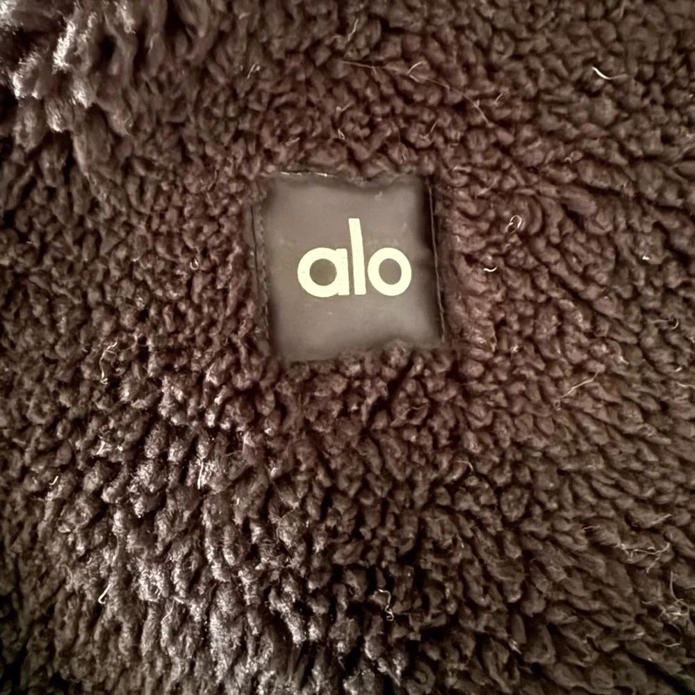 Women's Black Alo Foxy Sherpa Jacket, Small - Picture 6 of 7